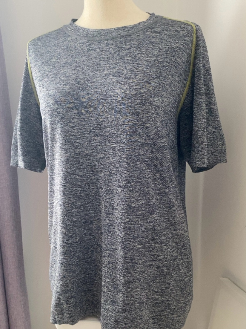 lululemon athletica Men's Heather Gray Short Sleeve Tee with yellow Piping